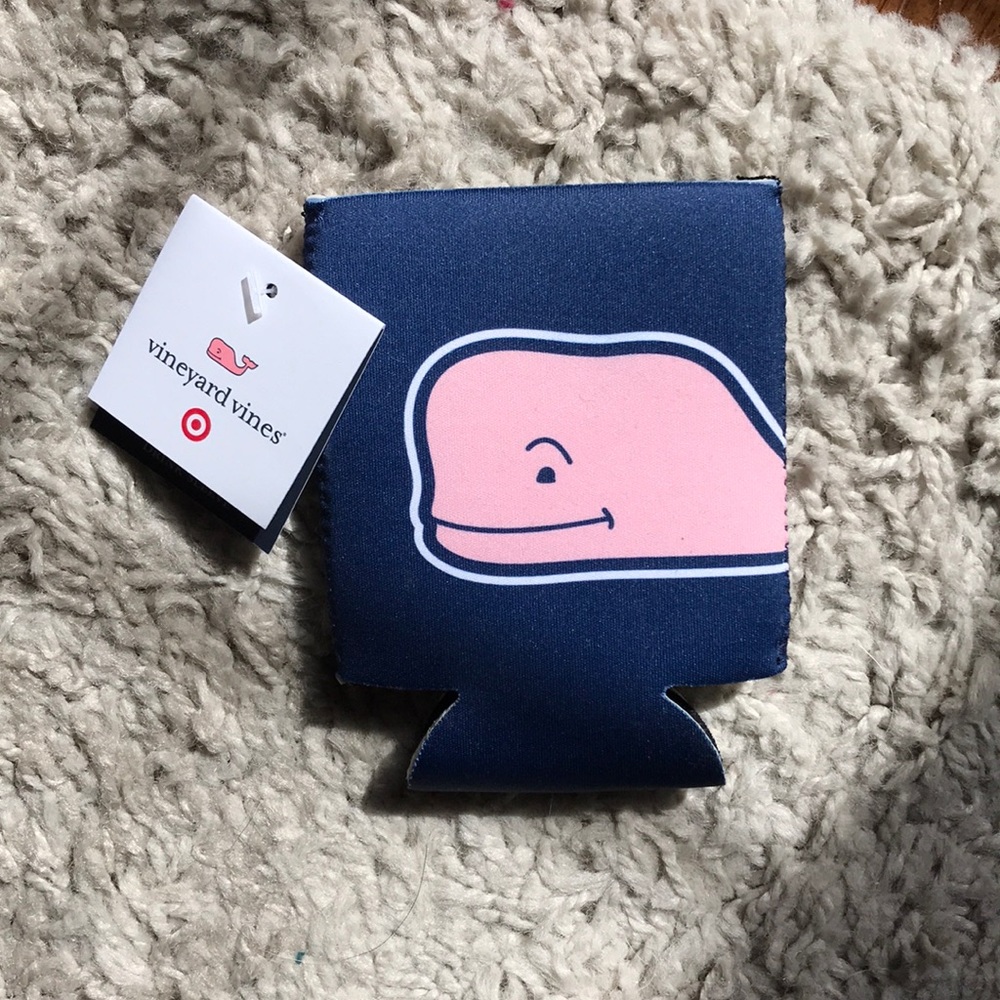 Vineyard vines can coozie